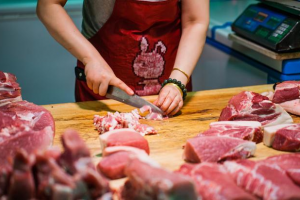 商务部:上周猪肉消费明显回升 结束8月中旬以来连续下降态势